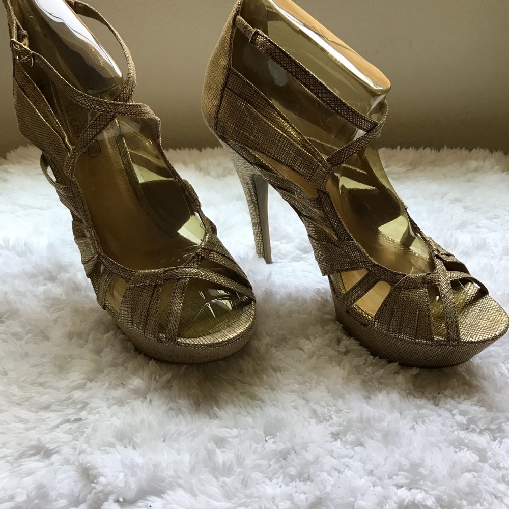 Unlisted/Cage Sandals